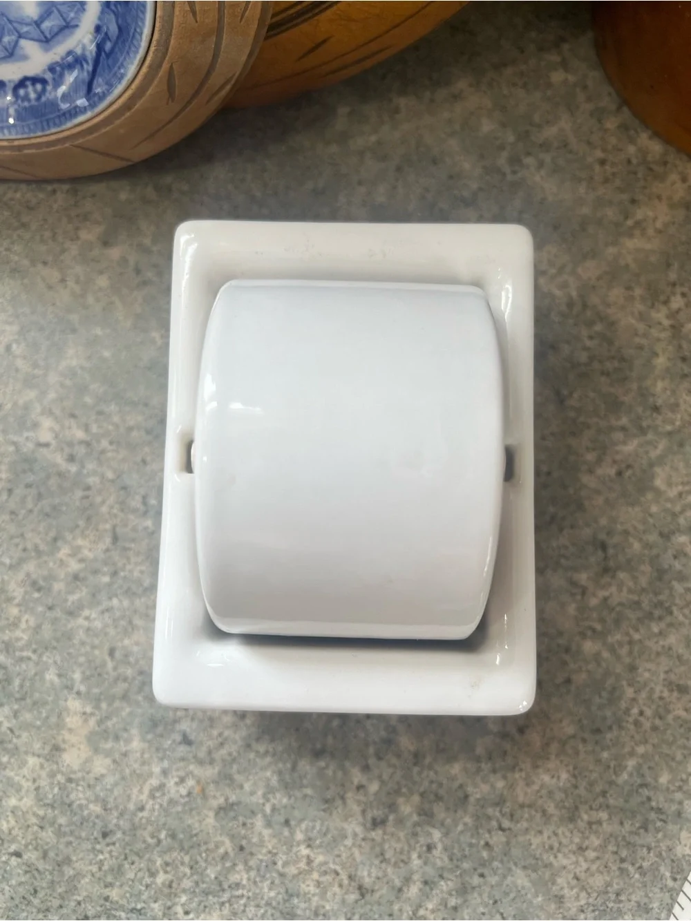 VINTAGE IDL SENIOR MOISTENER WHITE PORCELAIN ENVELOPE/ STAMP ROLLER MADE IN USA